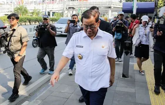 Pakai Mobil Dinas Lanjut ke DPR Saat ASN Wajib Naik Transportasi Umum
