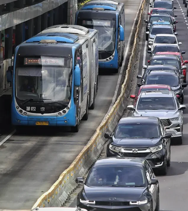 Naik Transportasi Umum di Jakarta Cuma Bayar Rp80