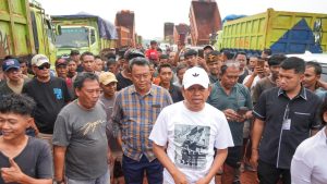 Kades di Karawang Bersitegang soal Proyek Pengerukan Sungai