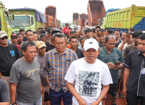 Kades di Karawang Bersitegang soal Proyek Pengerukan Sungai