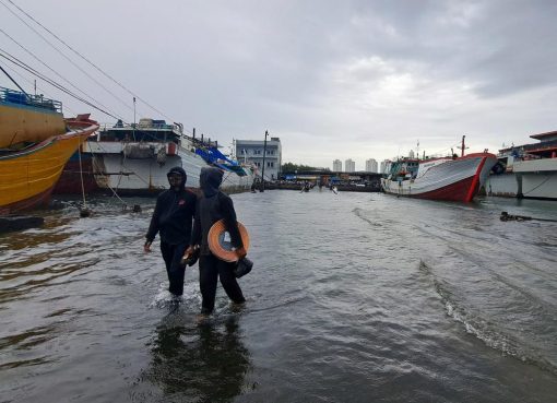 Banjir Rob Landa Wilayah Pesisir Jakarta